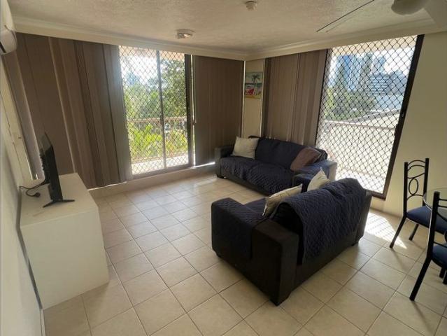 Fully Furnished 2 Bedroom, 2 Bathroom Apartment in the Heart of Surfers Paradise