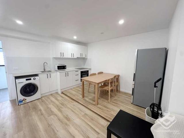 Fully Furnished 2 Bedrooms, 1 Bathroom Renovated Unit for Rent in Sunnybank Hills