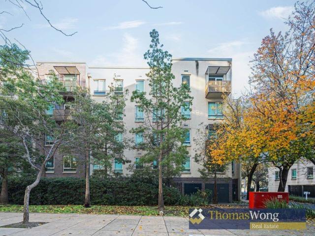 Fully furnished 2 bedrooms apartment with secure car parking. Gas is included in the rent