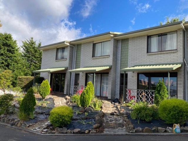 Fully Furnished 2 Br Modern Townhouse South Hobart