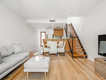 FULLY FURNISHED, 2 ENSUITES, DOUBLE GLAZING, PRIME POSITION!