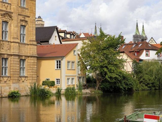 Fully furnished 2 room apartment in a prime location in Bamberg – temporary lease