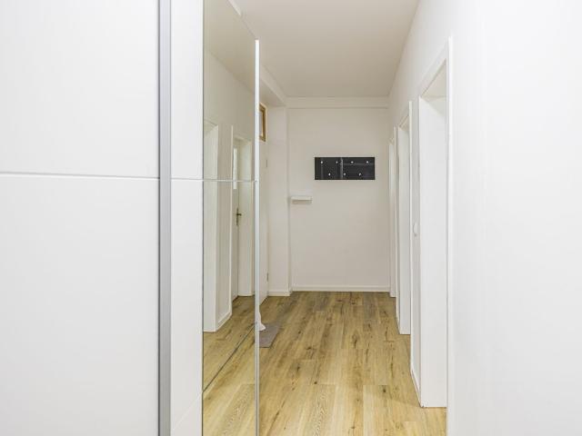 Fully Furnished 2 Room Apartment Next to Leipzig Trade Fair with Parking, Leipzig Amsterdam Apartments for Rent