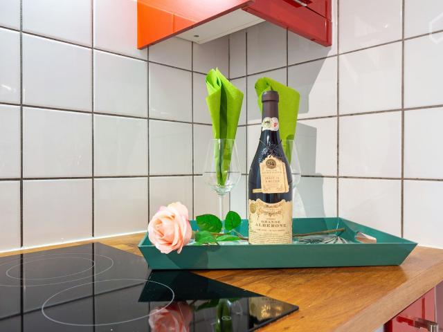 Fully Furnished 2 Room Serviced Business Apartment in Golzheim, cleaning included once a month, Dusseldorf Amsterdam Apartments for Rent