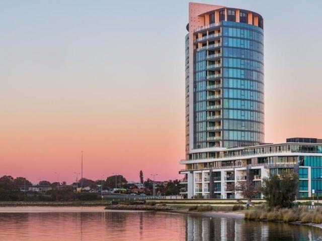 Fully Furnished, 2 secure parking bays. Raffles Apartment