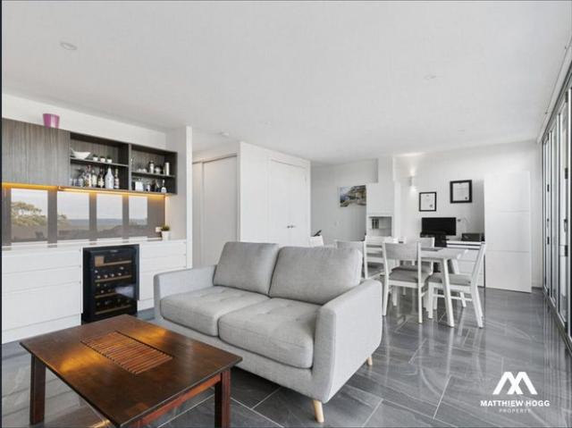 Fully Furnished 2 Storey Penthouse Apartment with Extensive Bay Views