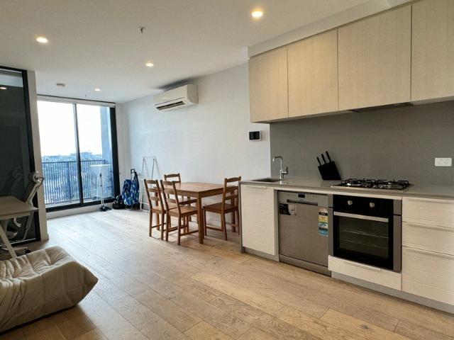 Fully furnished 2B1B 1 Carpark apartment at Parkville