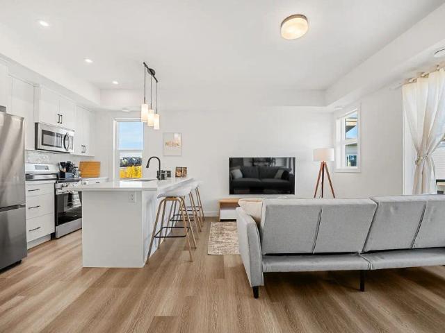 Fully Furnished 2BR 2BTH Executive Home Incl. All Utilities + Wifi + Parking — 2 Bedrooms Townhouse