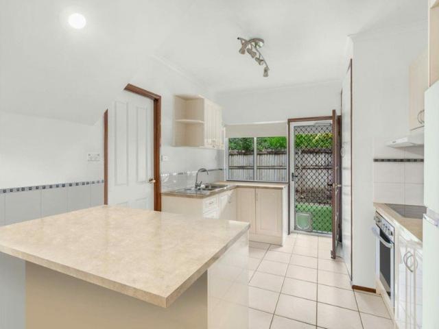 Fully Furnished 2brm Townhouse