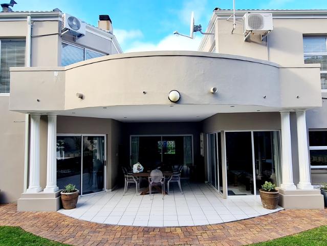 Fully Furnished 4 Bedroom Family Home with Pool and Entertainment Areas in Hermanus Heights