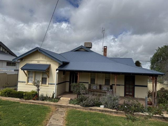 FULLY FURNISHED 4 BEDROOM HOME