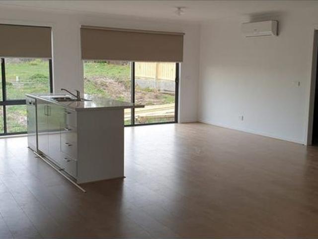 Fully Furnished 4 Bedroom Home with 3 Bathrooms, close to Federation University