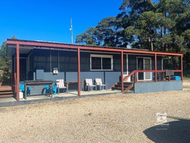 FULLY FURNISHED 4 BEDROOM RETREAT