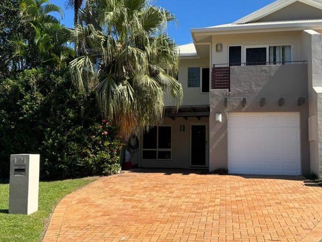 FULLY FURNISHED 4 BEDROOM VILLA $900 PW AVAILABLE NOW
