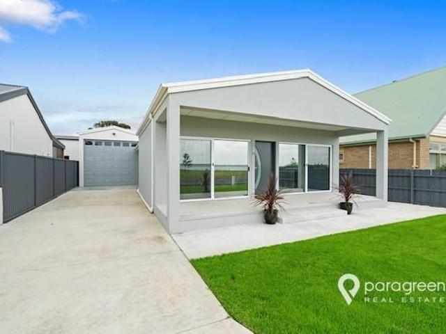 FULLY FURNISHED 4 BEDROOM 2 BATHROOM HOME IN PORT WELSHPOOL