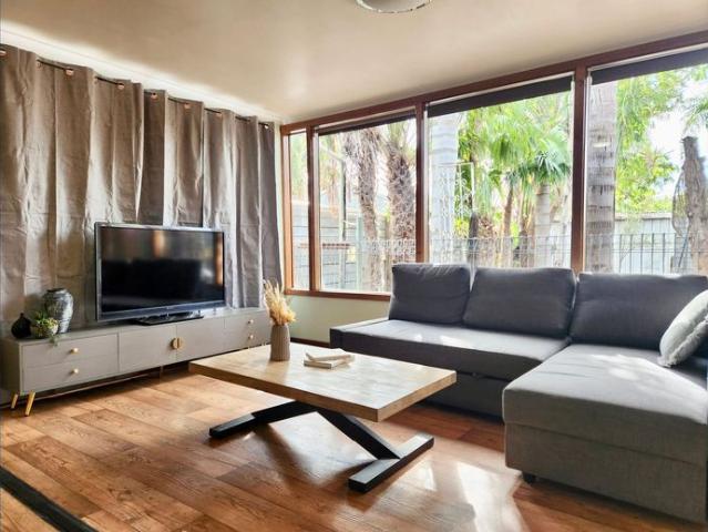 Fully furnished 4 Bedrooms plus study Home