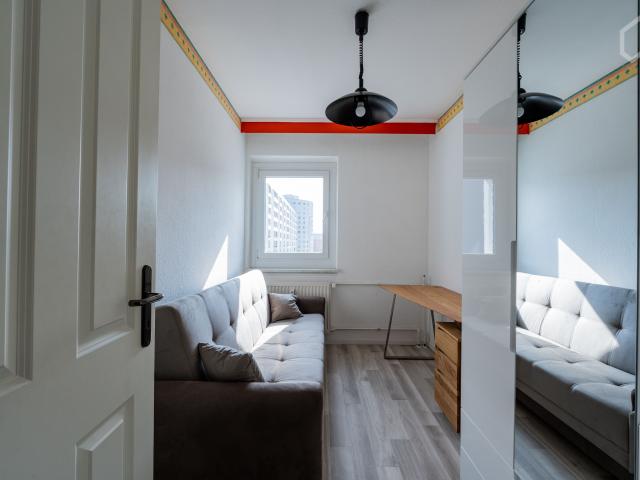 Fully furnished 4 room apartment with style & comfort – all inclusive in Berlin 13059!
