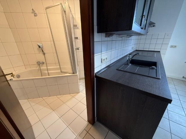 Fully furnished 4 room Apartment with washer & dryer – move in ready in Aachen, Aachen Amsterdam Apartments for Rent