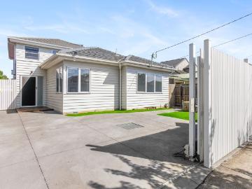 Fully Furnished 5 Bedroom Family Retreat with Spa Prestige Living in the Heart of West Footscray