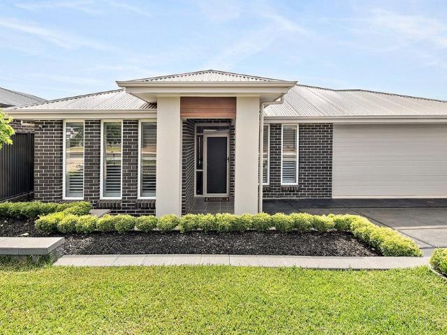 FULLY FURNISHED 5 BEDROOM HOME!