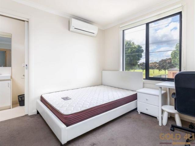 Fully Furnished 5 Bedroom, 5 Bathroom Home–Steps from Monash University!