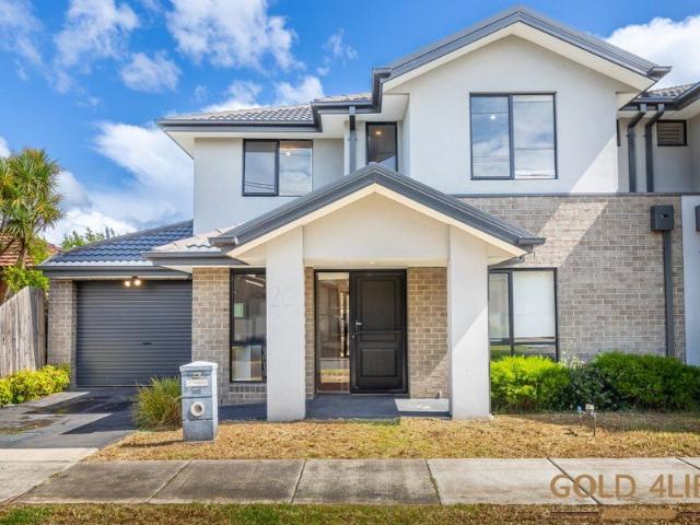 Fully Furnished 5 Bedroom, 5 Bathroom HomeSteps from Monash University!