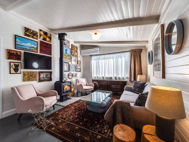 Fully Furnished country feel cottage