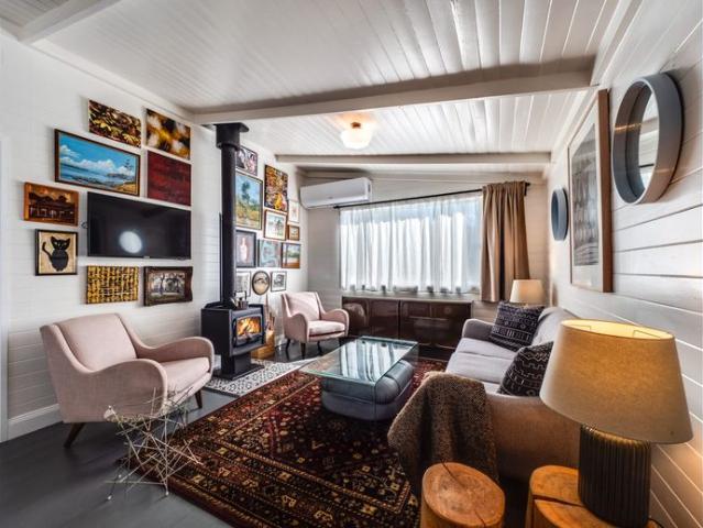 Fully Furnished country feel cottage