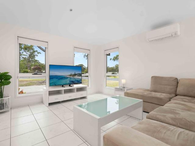 FULLY FURNISHED COASTAL TOWNHOUSE IN THE HEART OF HUSKISSON
