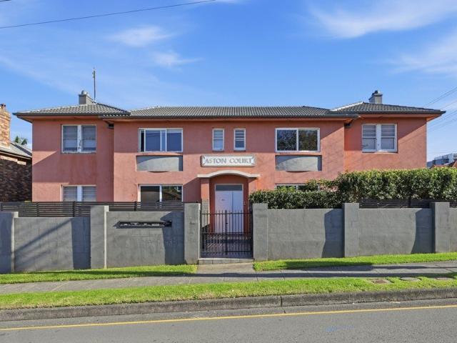 Fully Furnished Coastal Apartment in the Heart of North Wollongong!