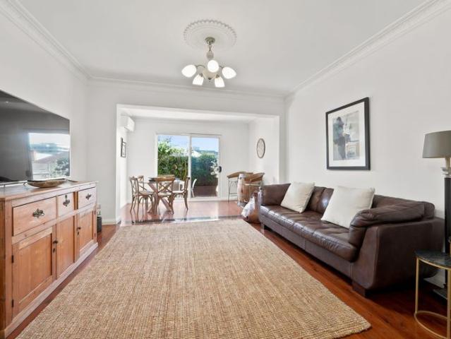 Fully Furnished Coastal Apartment in the Heart of North Wollongong!