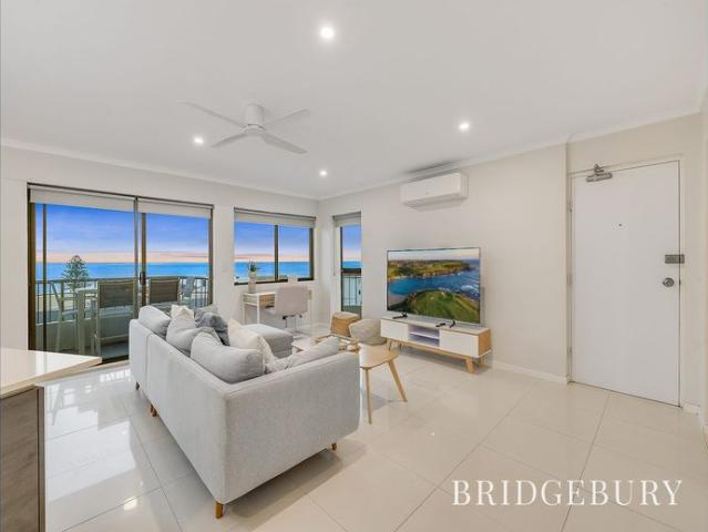 Fully Furnished Coastal Apartment with Ocean Views Walk to Kings Beach