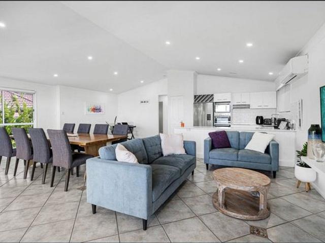 Fully Furnished Coastal Hideaway with Breathtaking Bay Views – 6 Month Lease