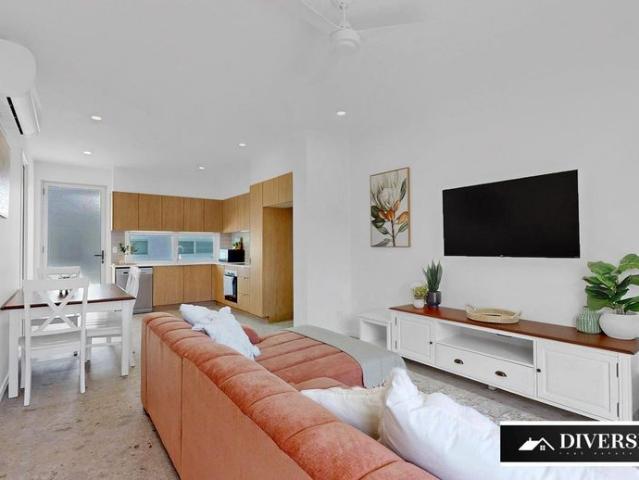 Fully Furnished Coastal Living – Prime Maroochydore Location!
