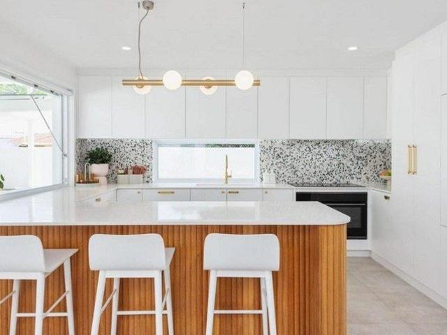 Fully Furnished Coastal Oasis Move in & Indulge