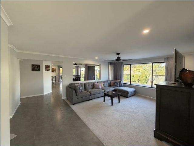 Fully Furnished Coastal Retreat with Pool – Flexible Lease Options Available