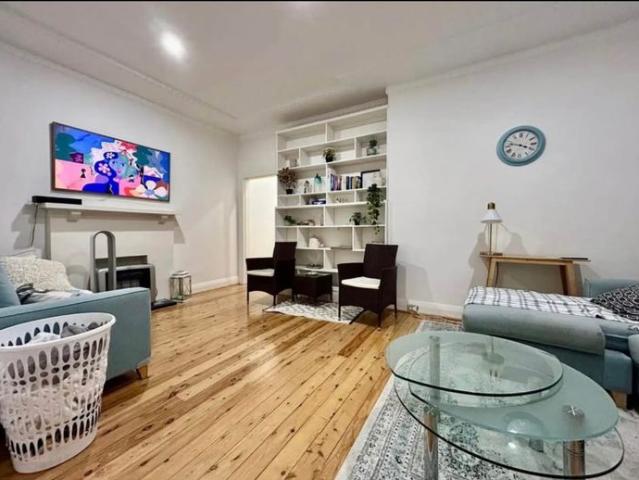 FULLY FURNISHED COSY 2 BEDROOM APARTMENT