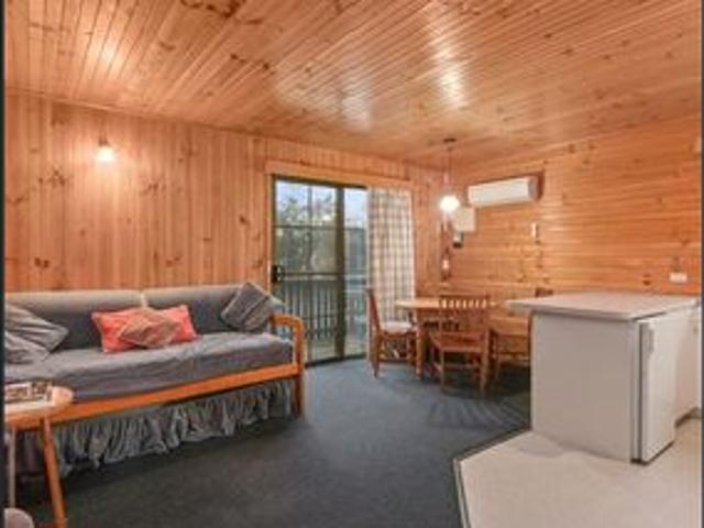 Fully Furnished Campbell Town Cabin