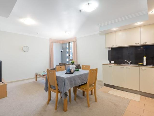 Fully Furnished CBD Apartment with Large Study – Resort Style Facilities