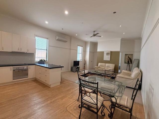 FULLY FURNISHED CBD APARTMENT WITH PARKING