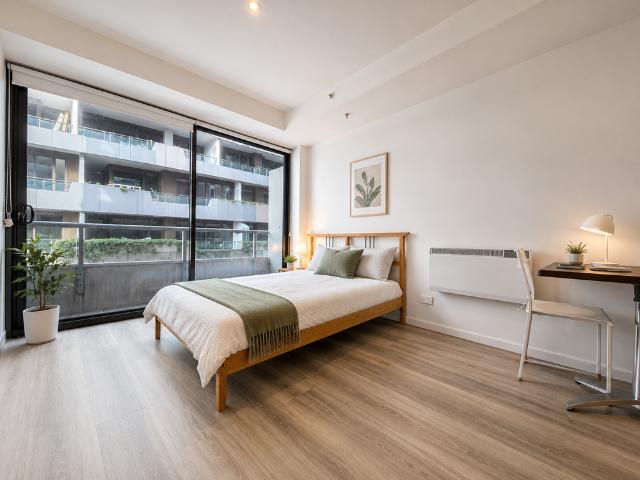 Fully Furnished CBD Apartment Prime Spencer Street Location