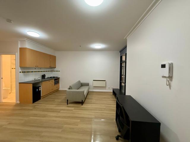 Fully Furnished CBD Living in an Unbeatable RMIT/UniMelb Precinct