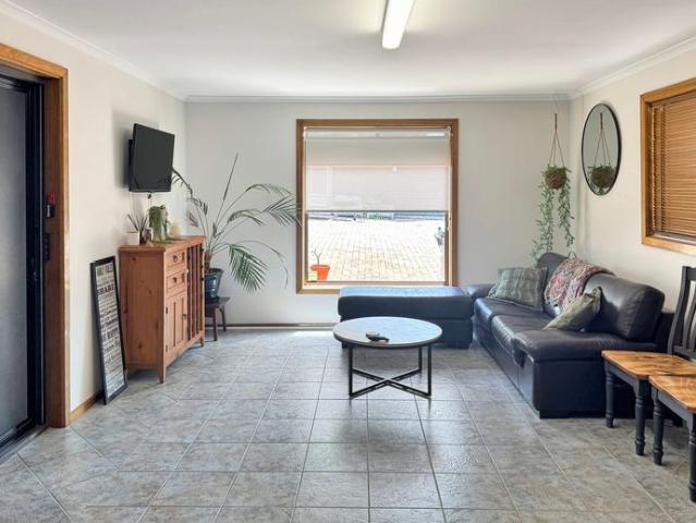 Fully Furnished & Central