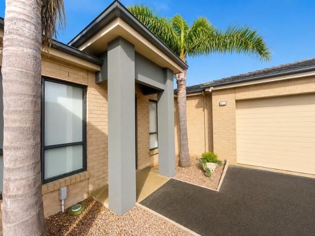 Fully Furnished Central Warrnambool Living