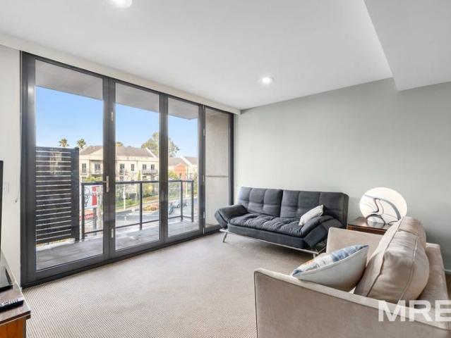 Fully furnished, central with a great outlook