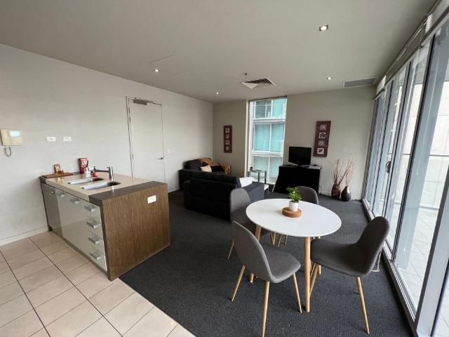 Fully Furnished Central City Apartment with full access to Gym, Pool & Spa!