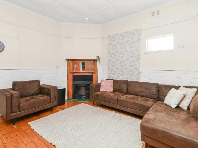 FULLY FURNISHED CENTRAL COTTAGE
