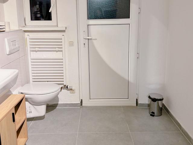 Fully furnished & centrally located flat in Frankfurt | with Garden and Parking, Frankfurt Amsterdam Apartments for Rent