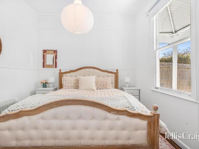 Fully Furnished Charming Cottage Living in the Heart of Ballarat Central