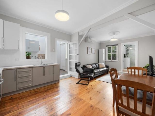 FULLY FURNISHED* Charming Character Renovated Cottage